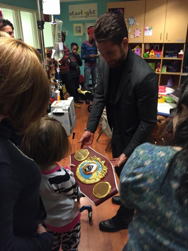 chris-algieri-childrens-hospital-star-boxing1