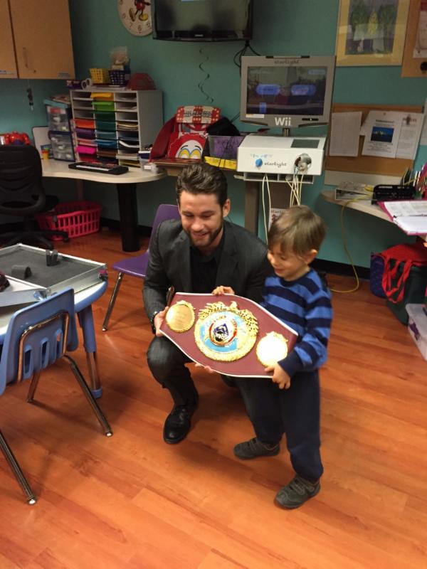 chris-algieri-childrens-hospital-star-boxing3