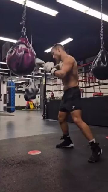 ⭐️🥊 Long Island’s Alex Vargas training rigorously to keep his undefeated record in tact this Friday April 17 in a Junior Welterweight bout against the undefeated Rani Jalomo at Madison Square Garden (Infosys Theater). Buy your tickets now or stream live on @ESPN❗️

🎟️ Be sure to purchase your tickets here: ticketmaster.com/event/3B00645BB1DF673A?did=starboxing

#starboxing #mostvaluablepromotions #MVPW02 #BaumgardnerShin #boxing